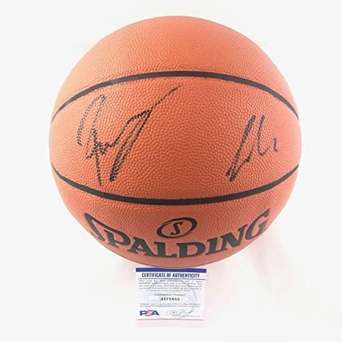 Лук Дончич Кристапс Порцингис Подписа баскетболен договор PSA/DNA Далас Маверикс - Баскетболни топки с автографи